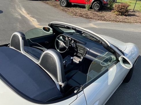 Used 2001 Porsche Boxster Base image 30