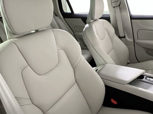 Certified 2025 Volvo V60 B5 Cross Country Plus image 26