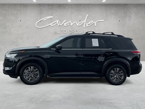 Used 2022 Nissan Pathfinder SV w/ SV Premium Package FWD image 13