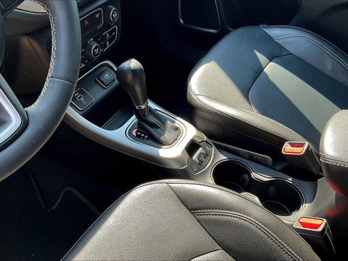 Used 2021 Jeep Compass Latitude image 16