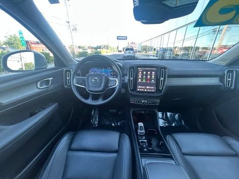Certified 2025 Volvo XC40 B5 Plus AWD/4WD image 19