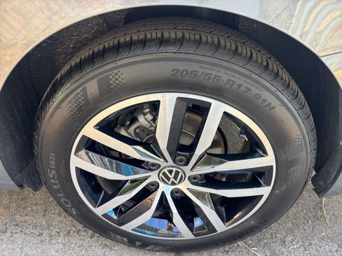 Used 2025 Volkswagen Jetta SE image 30