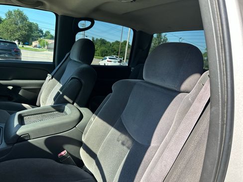 Used 2004 GMC Sierra 3500 SLE w/ Heavy-Duty Power Package image 8