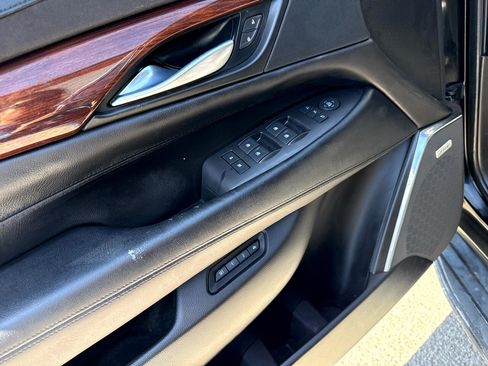 Used 2015 Cadillac Escalade Luxury image 16