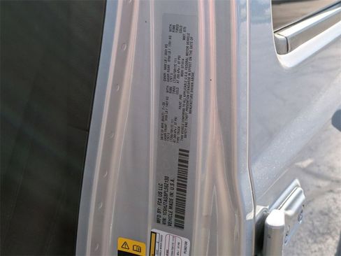 Used 2023 Jeep Gladiator Willys image 24