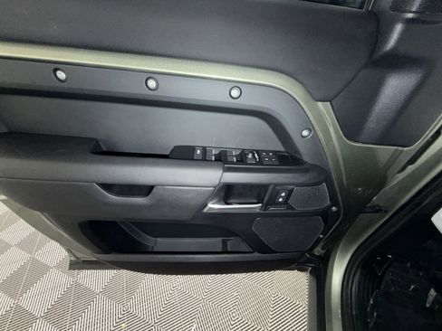 Used 2025 Land Rover Defender 110 S image 15