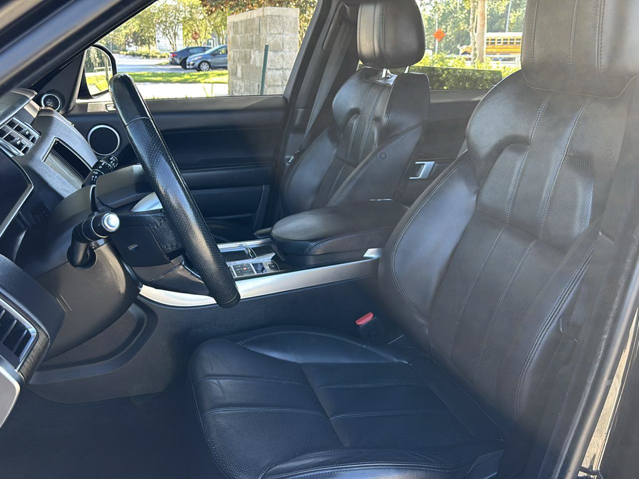 Used 2017 Land Rover Range Rover Sport SE AWD/4WD image 11