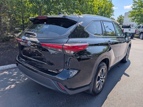 Used 2023 Toyota Highlander XLE AWD/4WD image 8