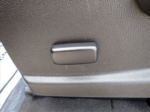 Used 2022 Chevrolet Colorado LT w/ LT Convenience Package image 12