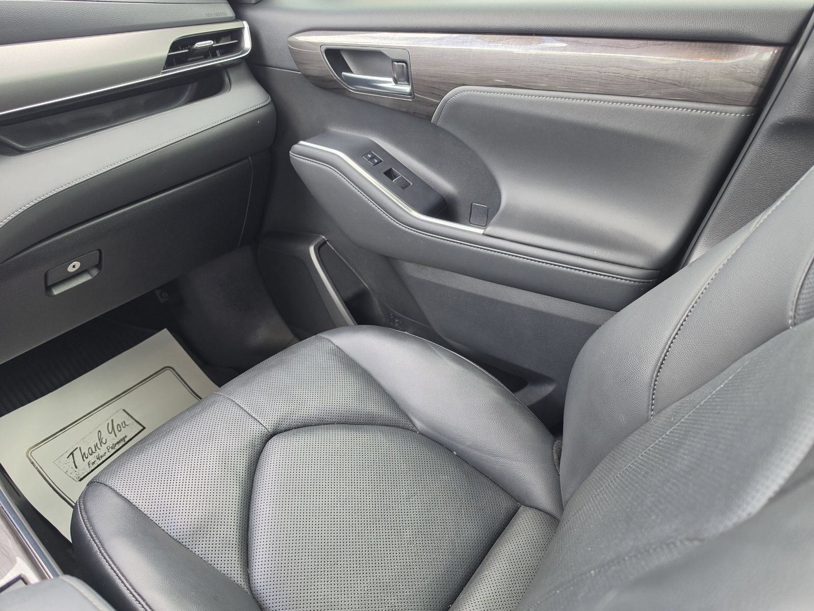Used 2022 Toyota Highlander Limited FWD image 23
