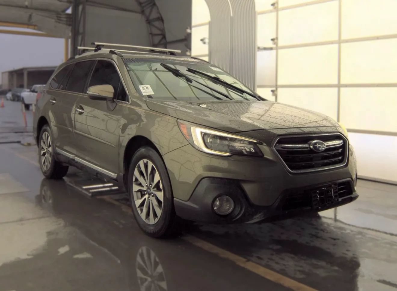 Used 2018 Subaru Outback 3.6R Touring w/ Popular Package #3 AWD/4WD image 5