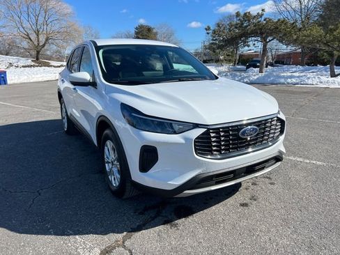 Used 2023 Ford Escape Active w/ Tech Pack #2 image 2