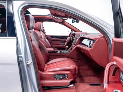Used 2020 Bentley Bentayga AWD/4WD image 34