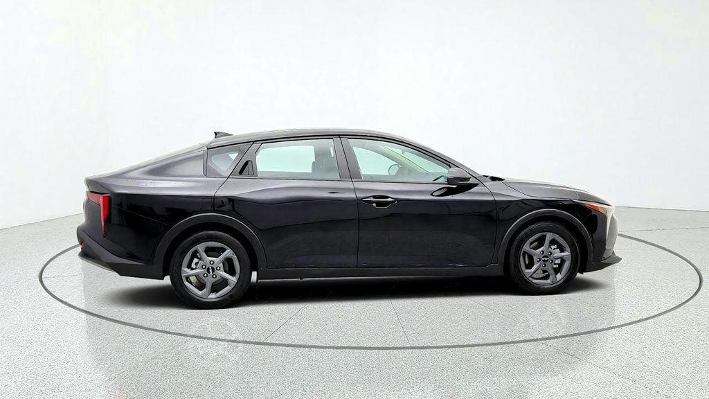 Used 2025 Kia K4 FWD image 4
