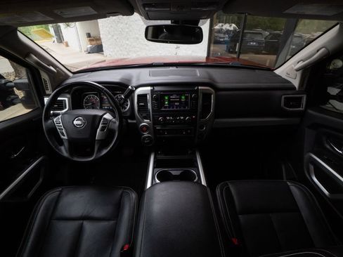Used 2019 Nissan Titan PRO-4X w/ Pro-4x Convenience Package AWD/4WD image 15