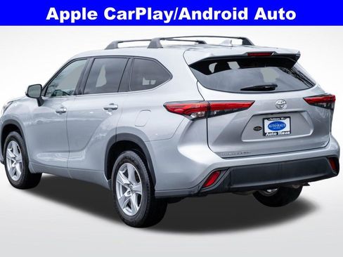 Used 2021 Toyota Highlander LE image 6