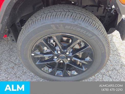 Used 2025 Jeep Wrangler Unlimited Sahara w/ Safety Group AWD/4WD image 18