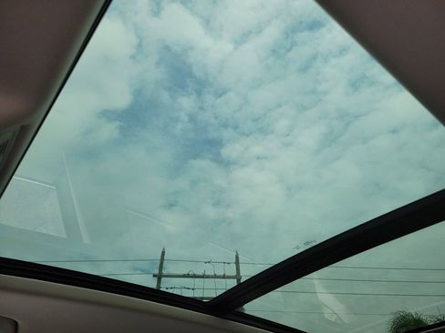 Used 2024 Volkswagen Tiguan SE w/ Panoramic Sunroof Package FWD image 31