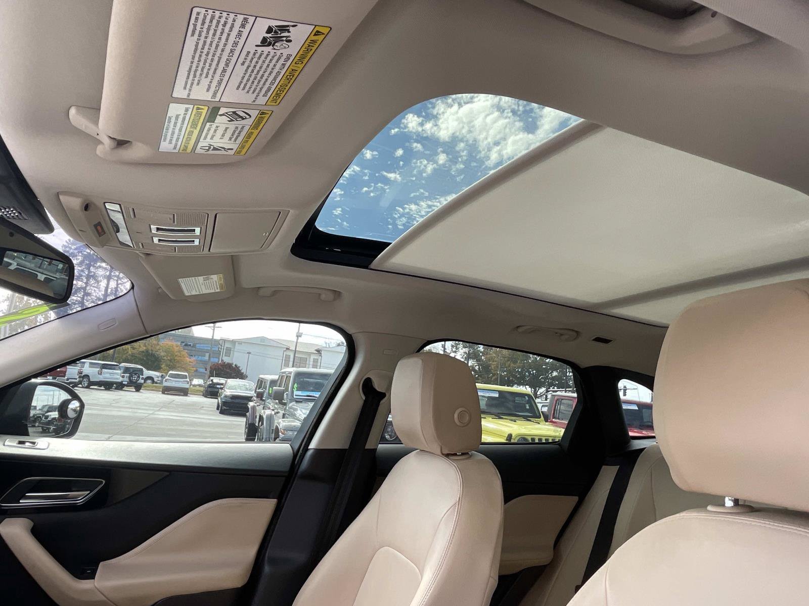 Used 2018 Jaguar F-PACE Premium AWD/4WD image 28