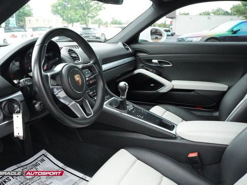 Used 2018 Porsche 718 Cayman RWD image 21