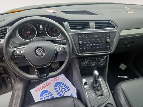 Used 2021 Volkswagen Tiguan SE w/ Panoramic Sunroof Package FWD image 10