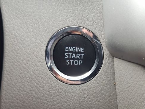 Used 2016 Toyota Highlander XLE image 21