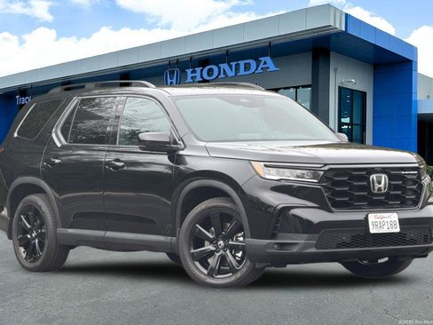 Certified 2025 Honda Pilot Black Edition image 2