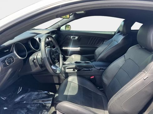 Used 2018 Ford Mustang GT Premium w/ GT Performance Package RWD image 9