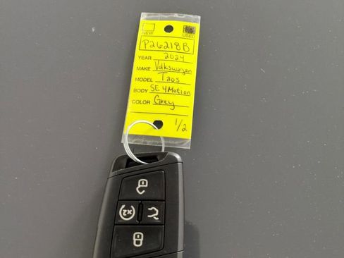 Used 2024 Volkswagen Taos SE w/ Panoramic Sunroof Package AWD/4WD image 31