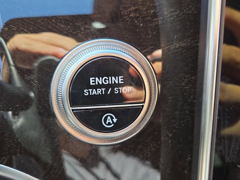 Used 2025 Mercedes-Benz GLC 300 image 37