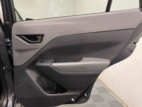 Used 2024 Subaru Crosstrek 2.0i Premium image 18