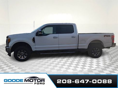 Used 2017 Ford F250 Lariat w/ Chrome Package image 4