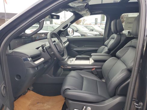 New 2025 Lincoln Navigator Reserve w/ Jet Appearance Package image 12