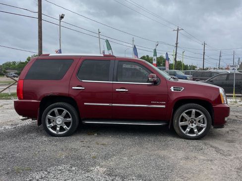 Used 2011 Cadillac Escalade Luxury AWD/4WD image 6