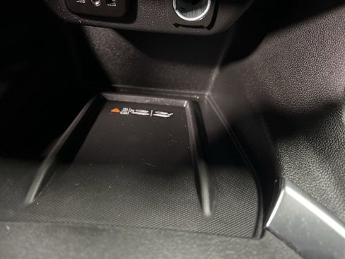 Used 2023 Chevrolet Traverse LT image 28