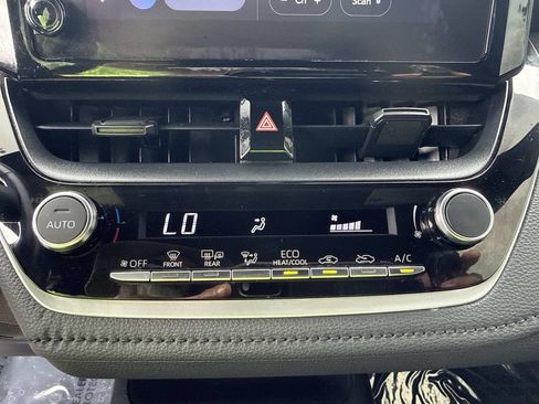 Used 2024 Toyota Corolla SE FWD image 30