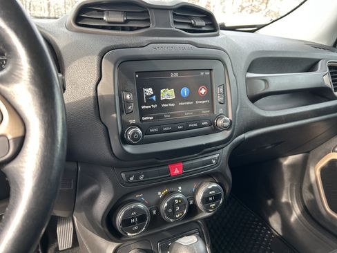 Used 2017 Jeep Renegade Latitude image 16