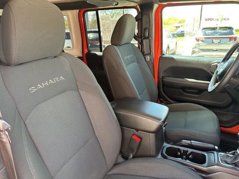 Used 2019 Jeep Wrangler Unlimited Sahara w/ Cold Weather Group AWD/4WD image 15