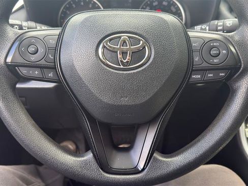 Used 2021 Toyota RAV4 XLE AWD/4WD image 32