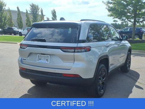 Certified 2025 Jeep Grand Cherokee Altitude AWD/4WD image 4