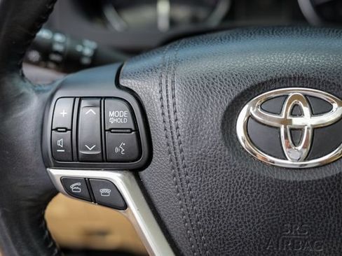 Used 2015 Toyota Highlander Limited Platinum AWD/4WD image 39