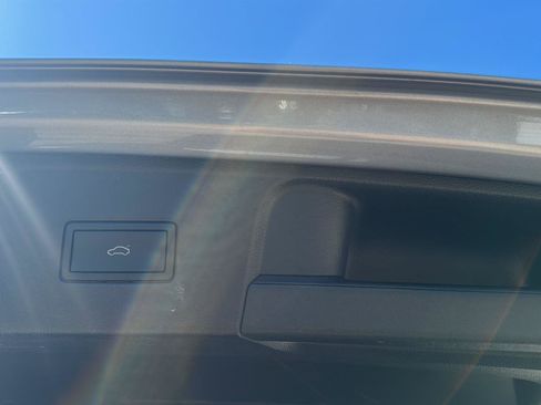 Used 2025 Volkswagen Atlas SE AWD/4WD image 17