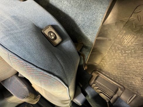 Used 1995 Ford F150 4x4 Regular Cab image 40