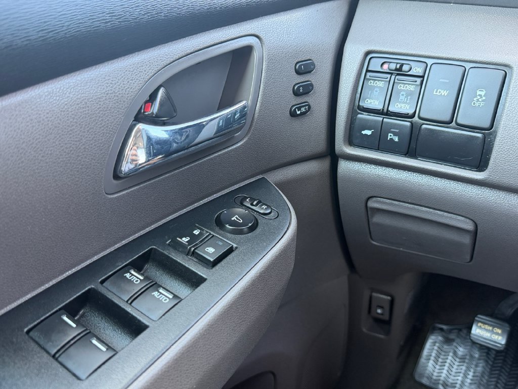 Used 2016 Honda Odyssey Touring Elite image 24