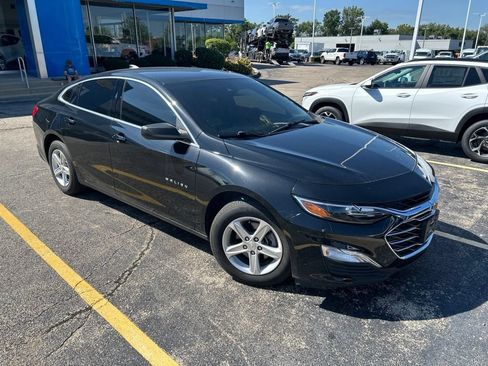 Used 2023 Chevrolet Malibu LS FWD image 2