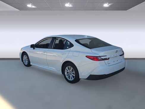 Used 2026 Toyota Camry LE w/ Convenience Package FWD image 3