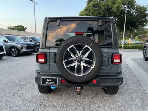 Used 2024 Jeep Wrangler Unlimited w/ Convenience Group AWD/4WD image 7