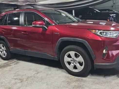 Used 2019 Toyota RAV4 XLE w/ Convenience Package AWD/4WD image 4