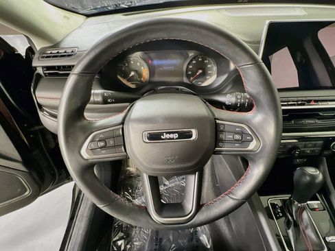 Used 2022 Jeep Compass Trailhawk w/ Trailhawk Convenience Group AWD/4WD image 11