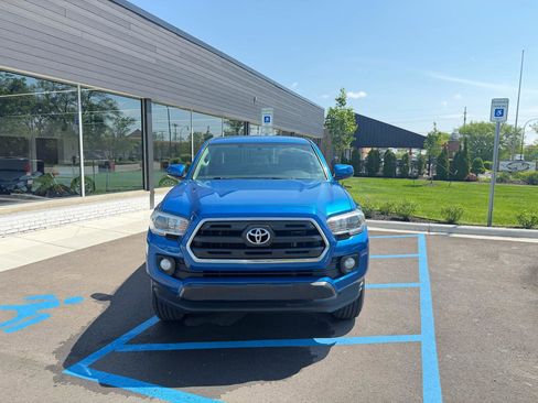 Used 2016 Toyota Tacoma SR5 AWD/4WD image 2